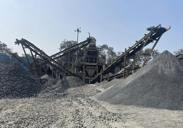 Aggregate crushing line conveying system